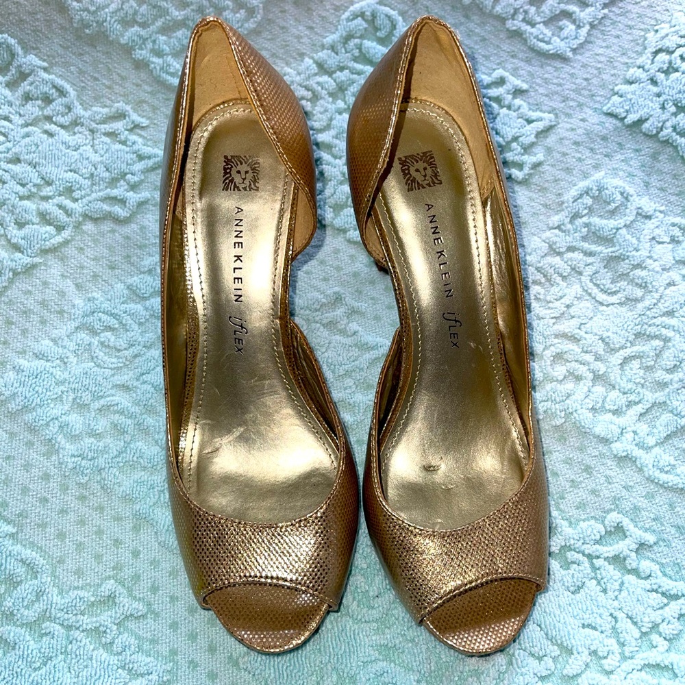 Anne Klein peep toe heals